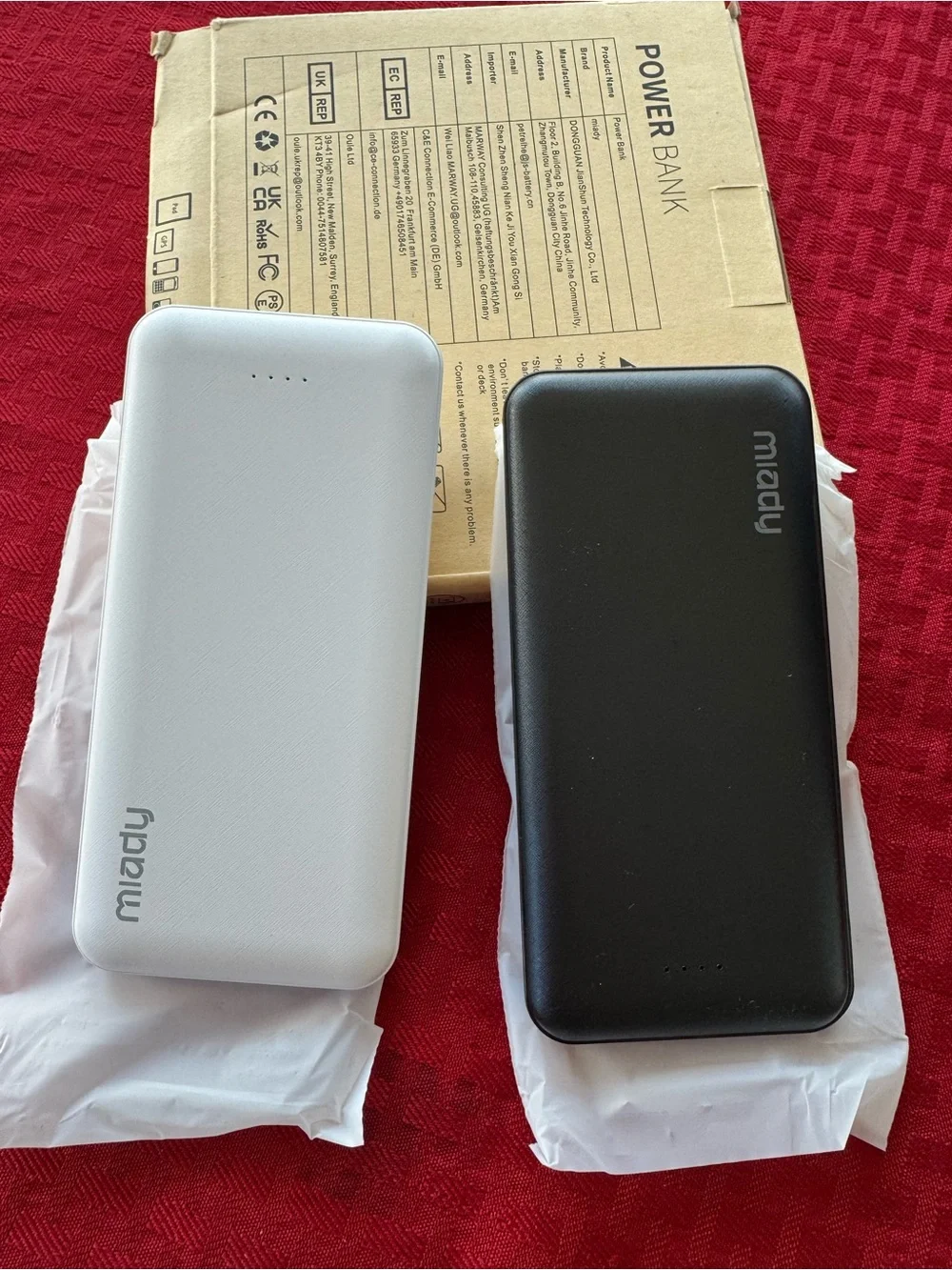 MIA Portable Power Bank Duo — White and Black